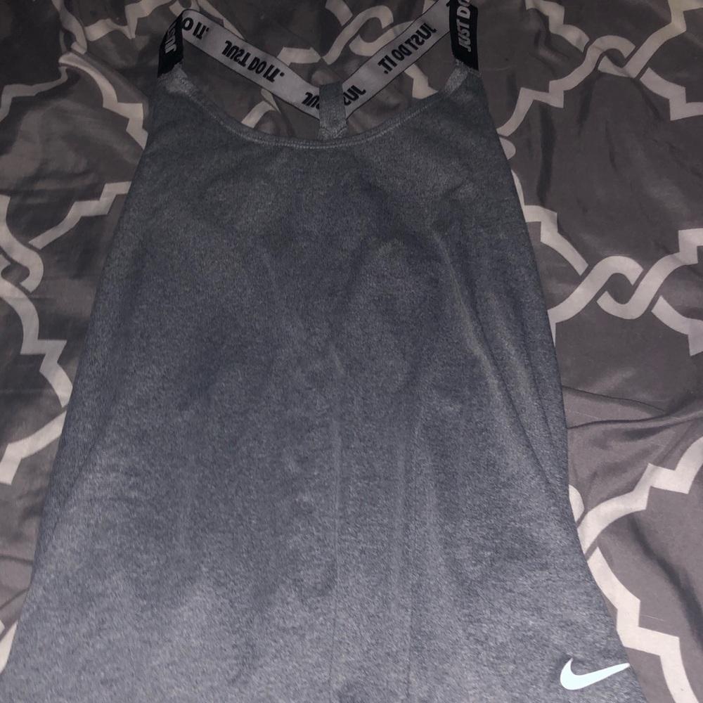 gray nike tank
